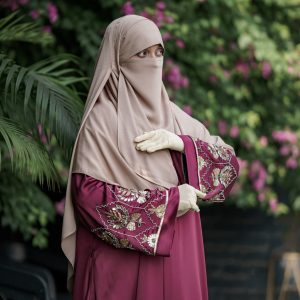 Fairu karcupi Abaya.Maroon